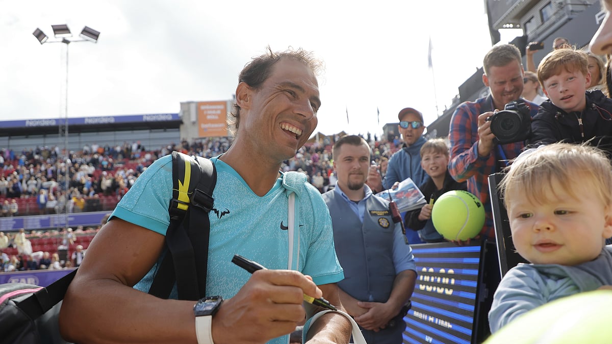 (Adam Ihse/TT News Agency via AP)
 : Spain's Rafael Nadal sign autographs after his and Norway's Casper Ruud's round of 16 double match against Mexico's Miguel Angel Reyes-Varela Martinez and Argentina's Guido Andreozzi at the Nordea Open ATP in Bastad, Sweden, Monday, July 15, 2024. 